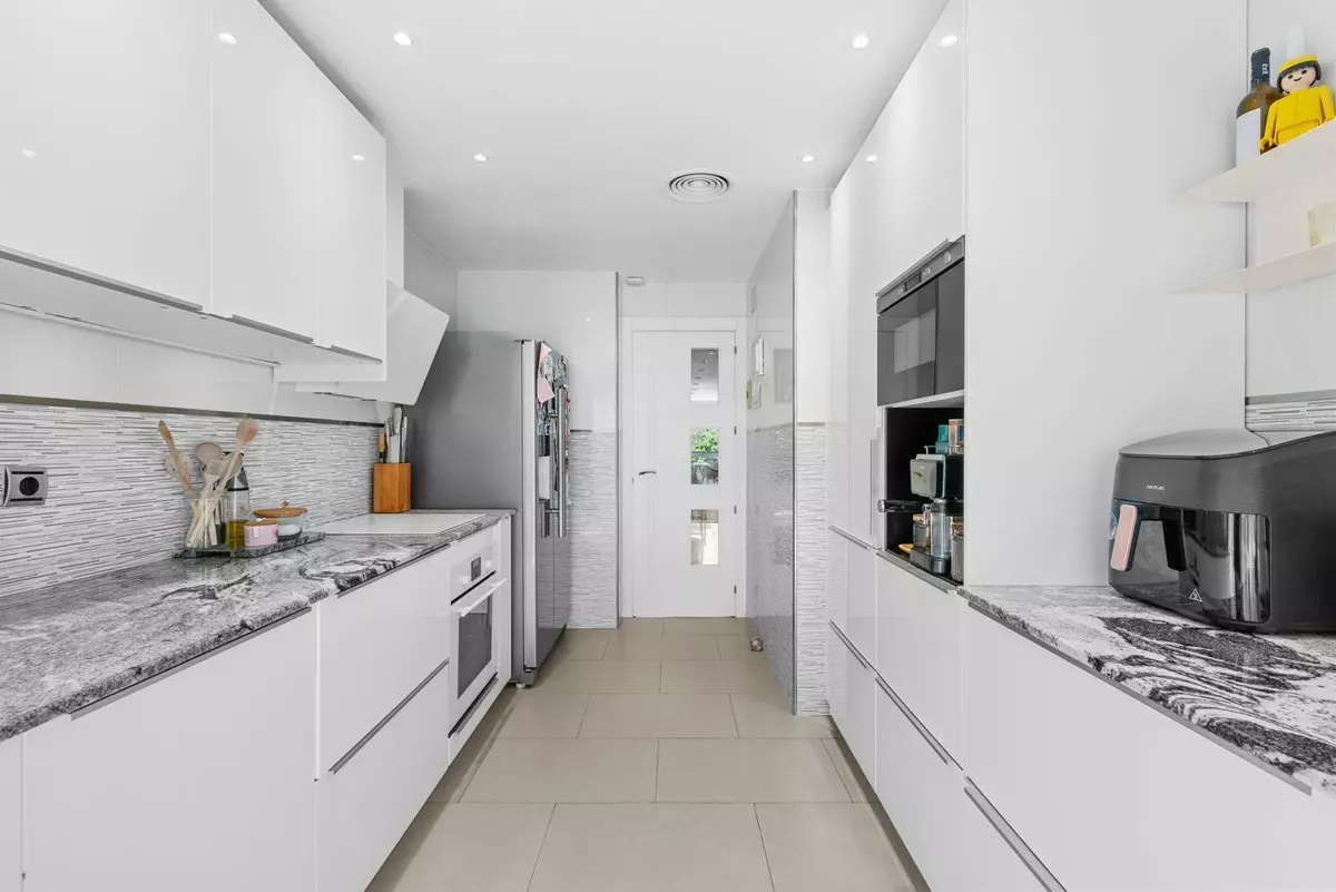 3-bedroom Apartment In Benahavis, Spain (173 M²)