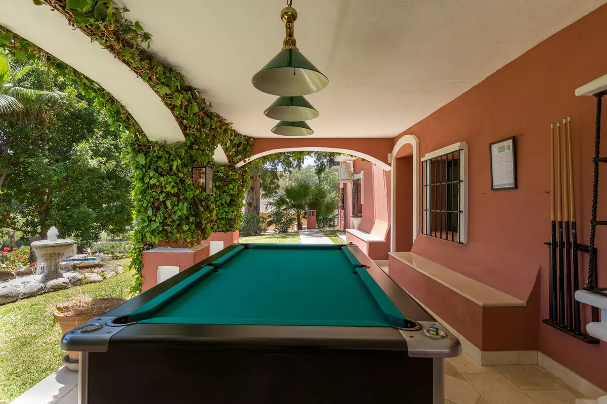 12-bedroom Villa In Benahavis, Spain (1.058 M²)