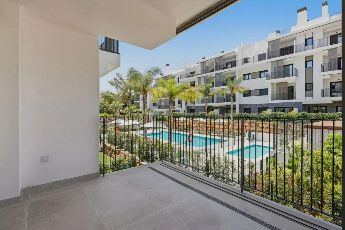 3-bedroom Apartment In Estepona, Spain (92 M²)