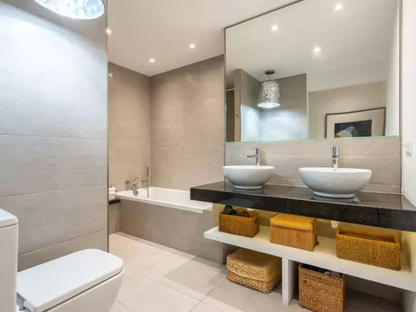 3-bedroom Apartment In Marbella, Spain (160 M²)