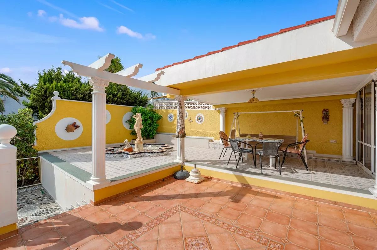 2-bedroom Villa In Rojales, Spain (132 M²)