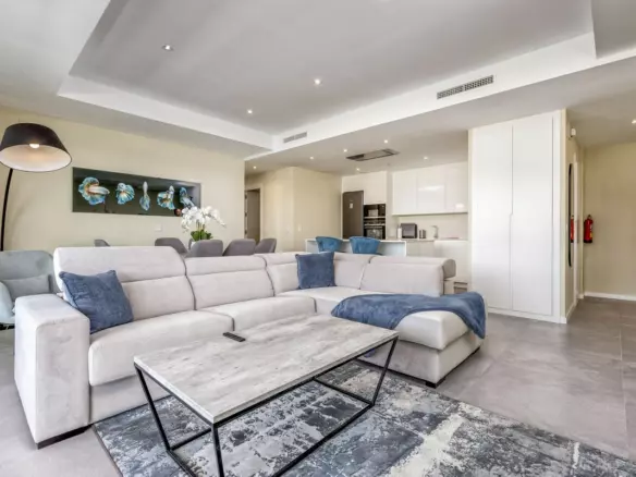 2-bedroom Apartment In Fuengirola, Spain (122 M²)