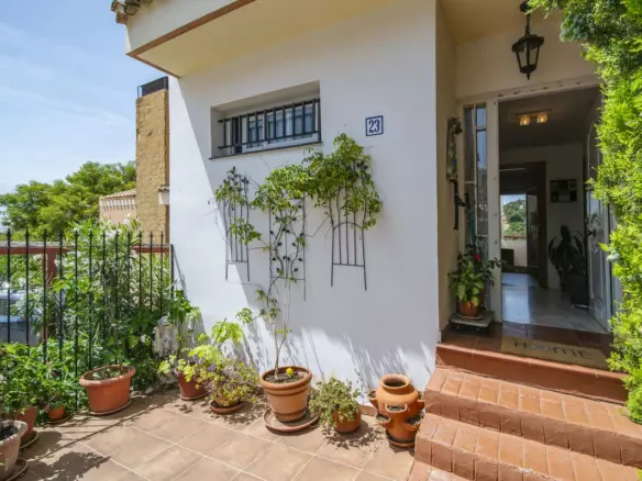 3-bedroom Villa In Estepona, Spain (202 M²)