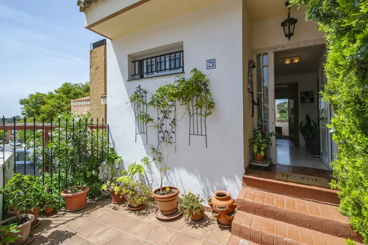 3-bedroom Villa In Estepona, Spain (202 M²)