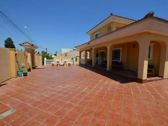 6-bedroom Villa In Orihuela, Spain (240 M²)
