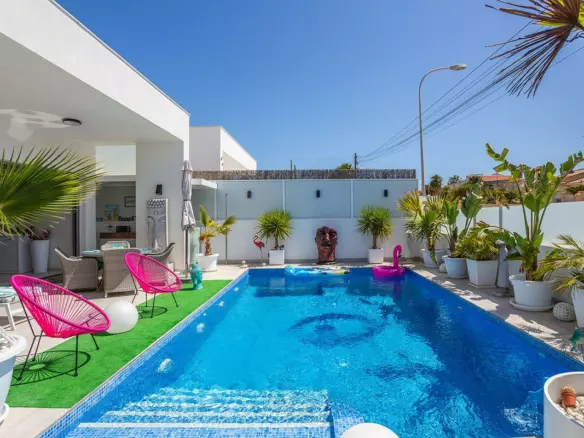 3-bedroom Villa In Torrevieja, Spain (140 M²)
