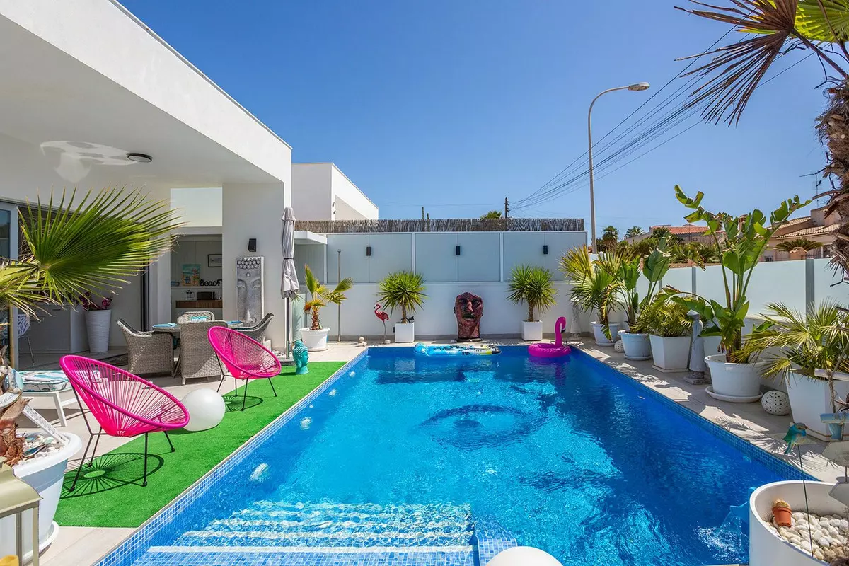 3-bedroom Villa In Torrevieja, Spain (140 M²)