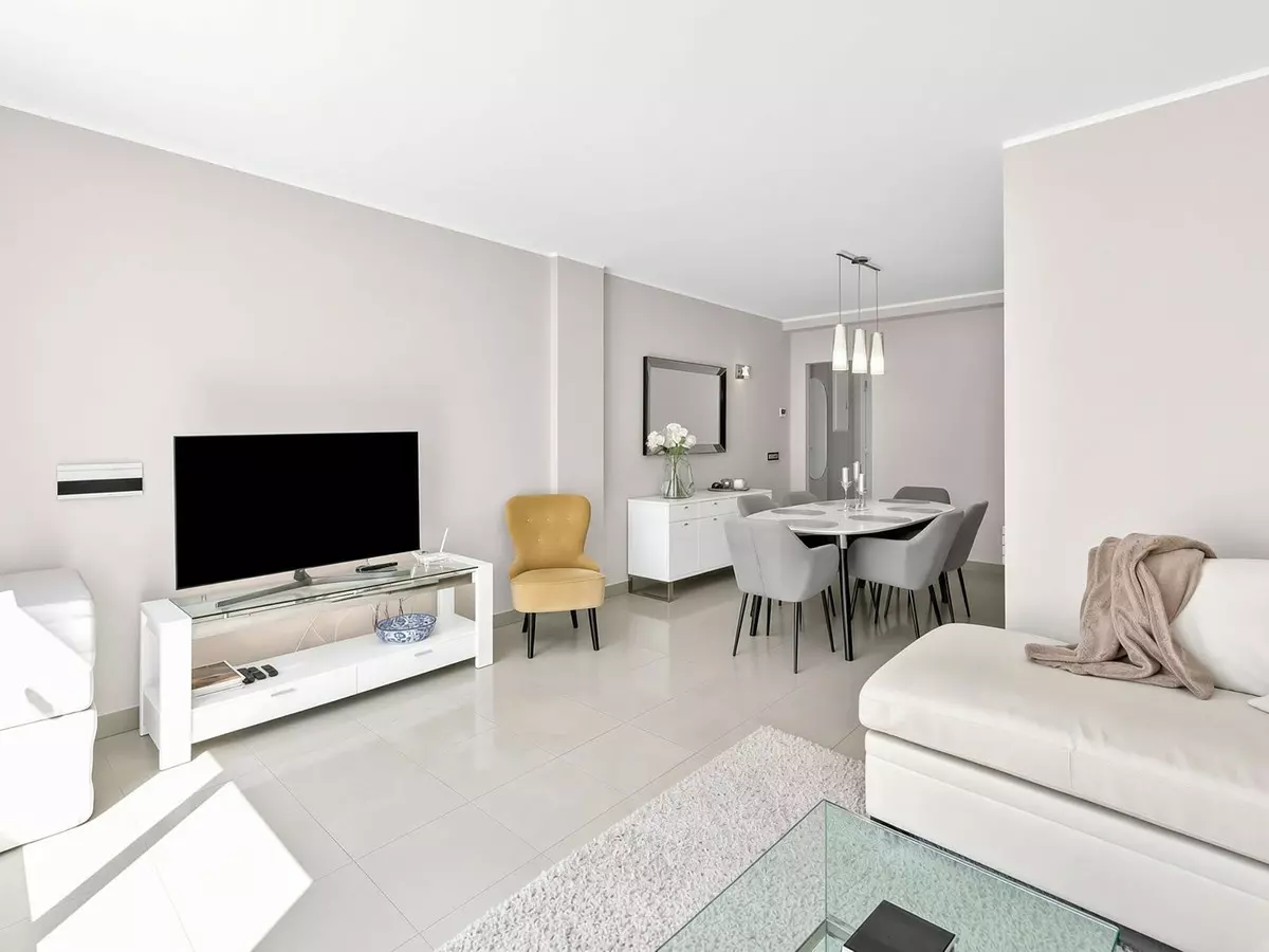 3-bedroom Apartment In Estepona, Spain (90 M²)