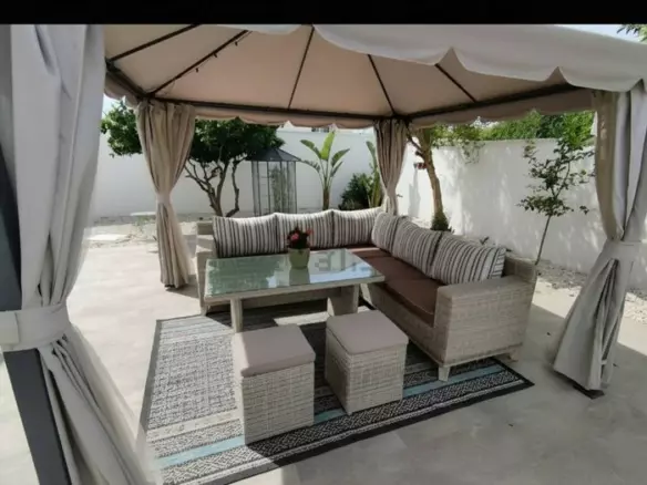 5-bedroom Villa In Torrevieja, Spain (199 M²)