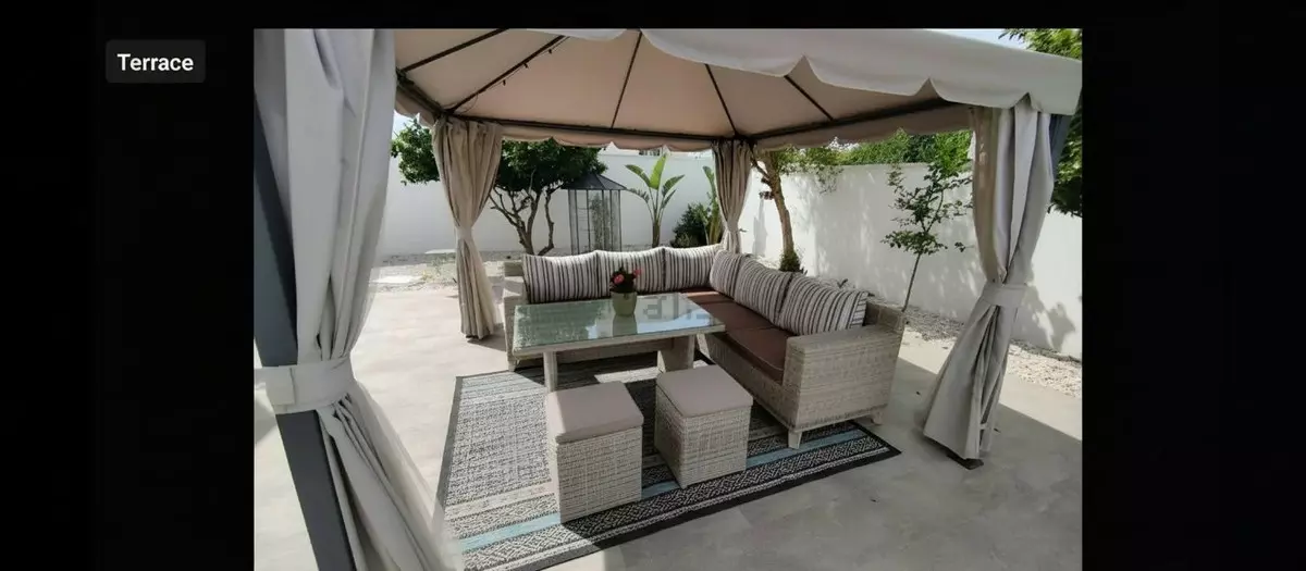 5-bedroom Villa In Torrevieja, Spain (199 M²)