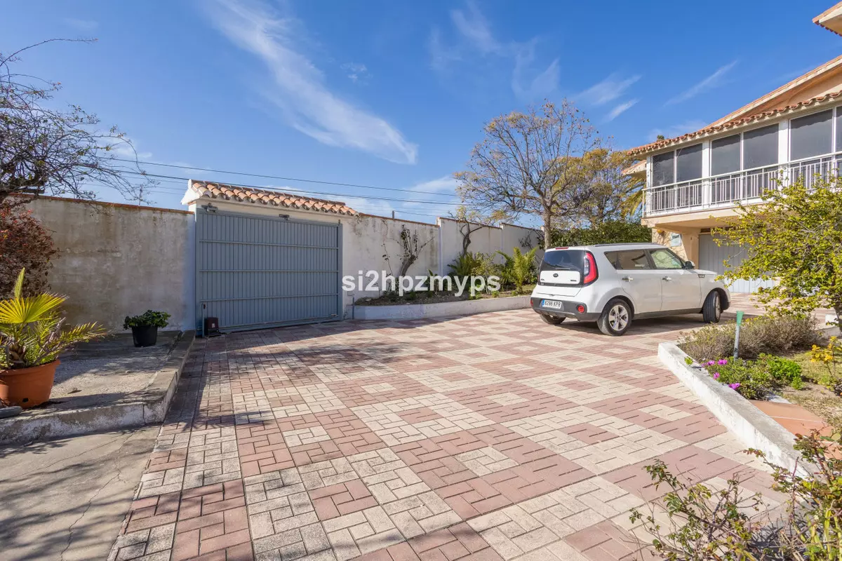 6-bedroom Villa In Nerja, Spain (314 M²)