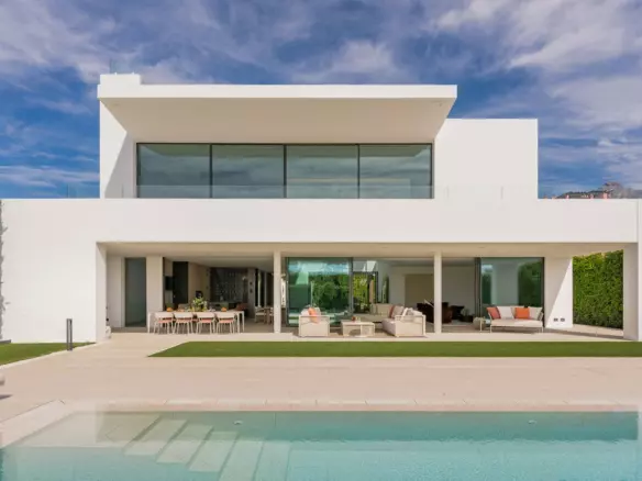 5-bedroom Villa In Marbella, Spain (912 M²)