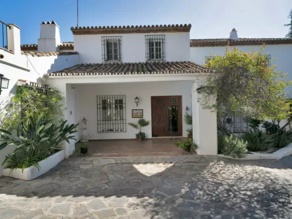 6-bedroom Villa In Marbella, Spain (521 M²)