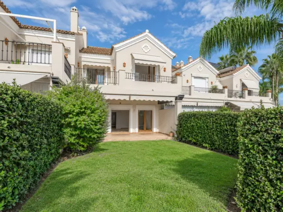 3-bedroom Town House In Estepona, Spain (157 M²)