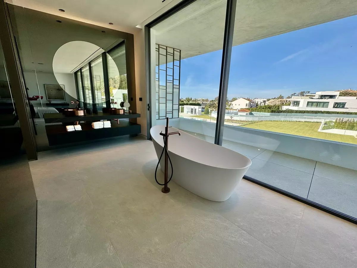 4-bedroom Villa In Marbella, Spain (442 M²)