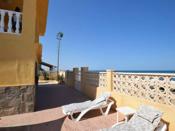 7-bedroom Villa In Guardamar Del Segura, Spain (266 M²)