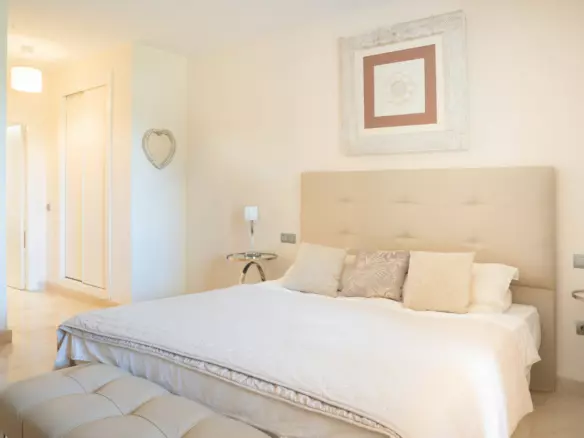 3-bedroom Apartment In Benahavis, Spain (128 M²)
