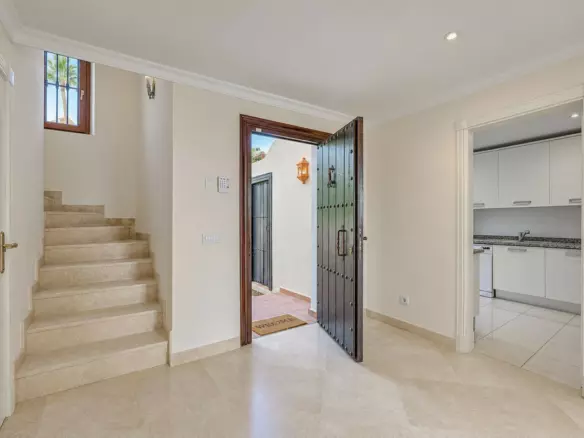 3-bedroom Town House In Estepona, Spain (157 M²)