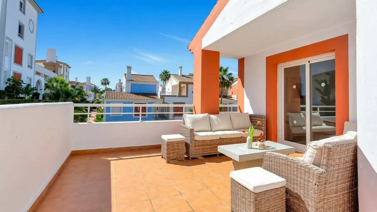3-bedroom Apartment In Estepona, Spain (90 M²)