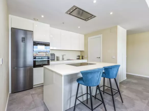 2-bedroom Apartment In Fuengirola, Spain (122 M²)