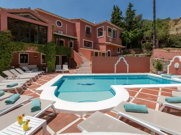 12-bedroom Villa In Benahavis, Spain (1.058 M²)