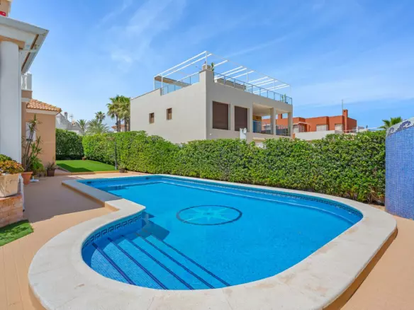 6-bedroom Villa In Torrevieja, Spain (500 M²)