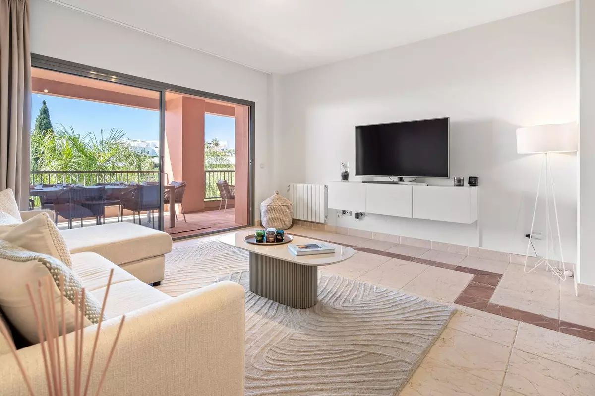 2-bedroom Apartment In Benahavis, Spain (140 M²)
