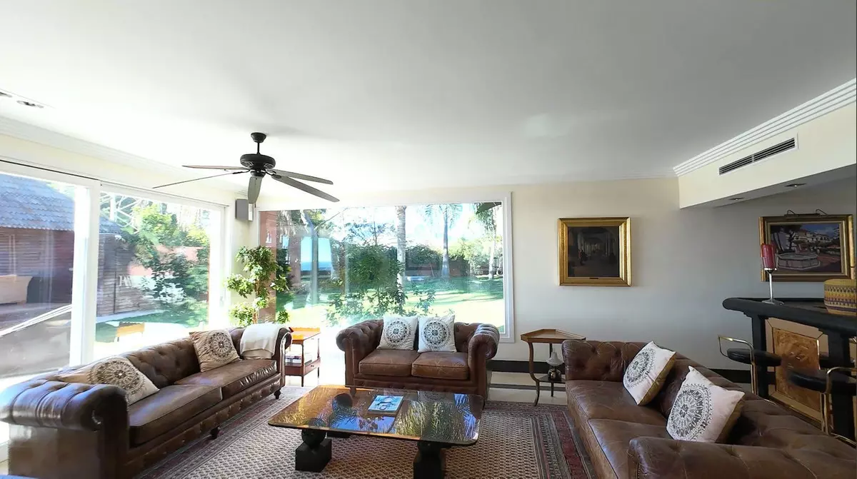 8-bedroom Villa In Estepona, Spain (1.265 M²)