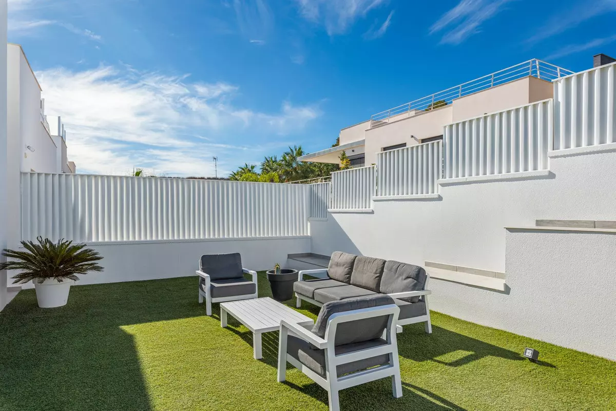 4-bedroom Villa In San Miguel De Salinas, Spain (272 M²)