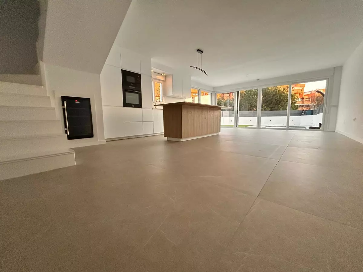4-bedroom Villa In Marbella, Spain (278 M²)