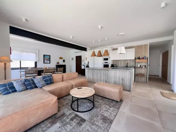 3-bedroom Villa In Estepona, Spain (257 M²)