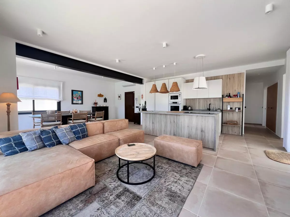 3-bedroom Villa In Estepona, Spain (257 M²)
