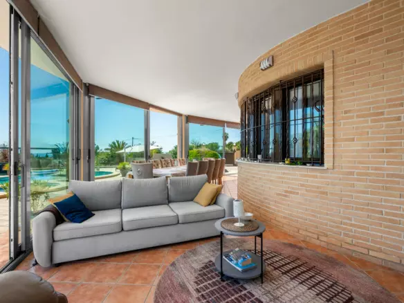 5-bedroom Country House In Crevillent, Spain (181 M²)