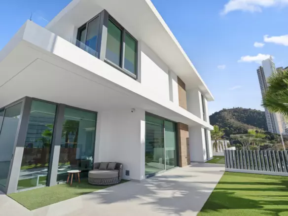 3-bedroom Villa In Benidorm, Spain (227 M²)