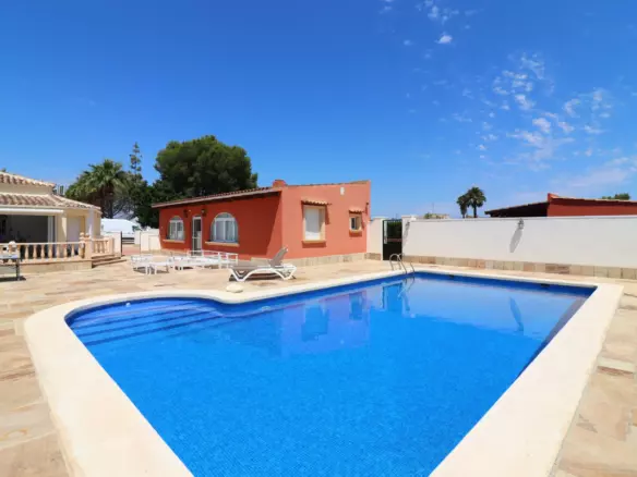 6-bedroom Villa In Almoradi, Spain (299 M²)