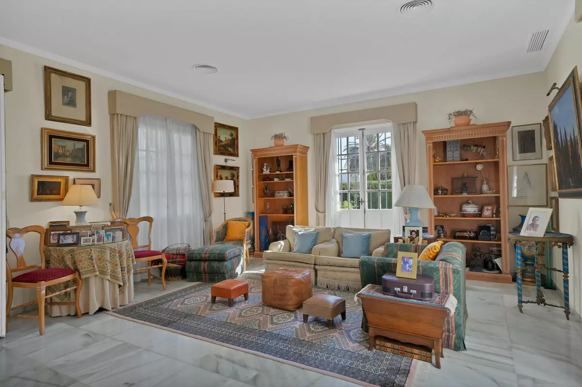 6-bedroom Villa In Marbella, Spain (521 M²)