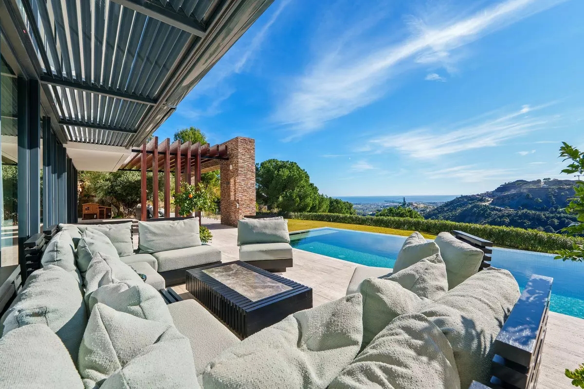 5-bedroom Villa In Benahavis, Spain (715 M²)