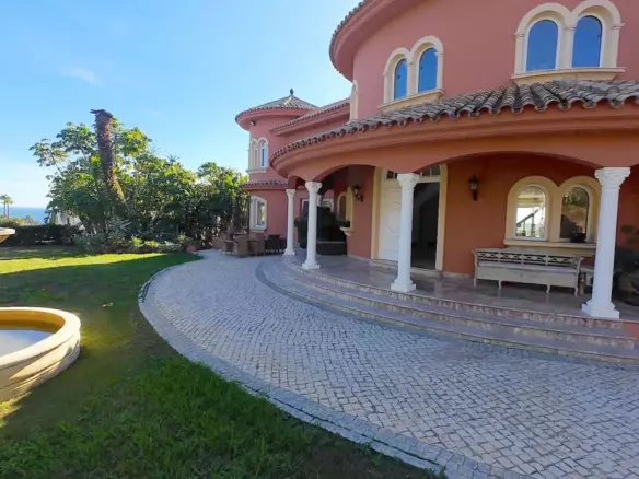 8-bedroom Villa In Estepona, Spain (1.265 M²)