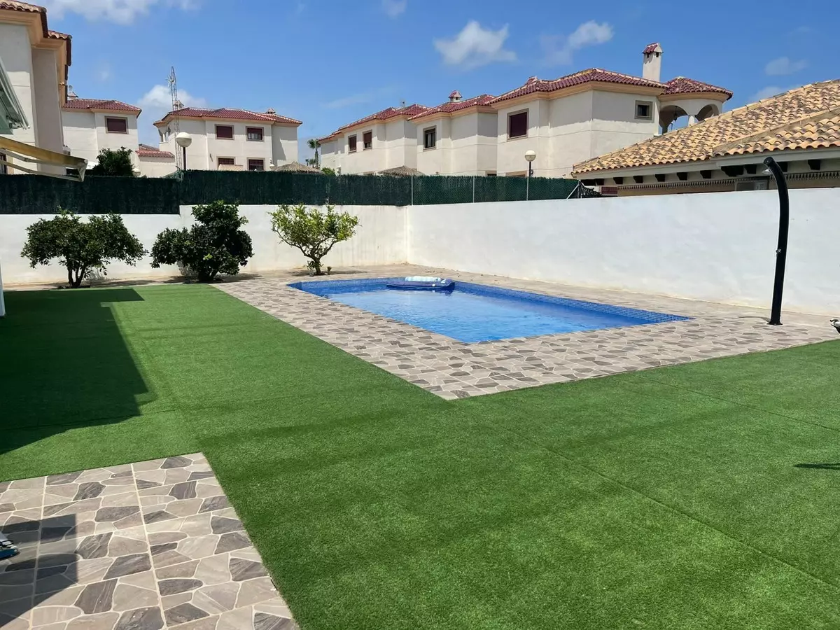 5-bedroom Villa In Bigastro, Spain (322 M²)
