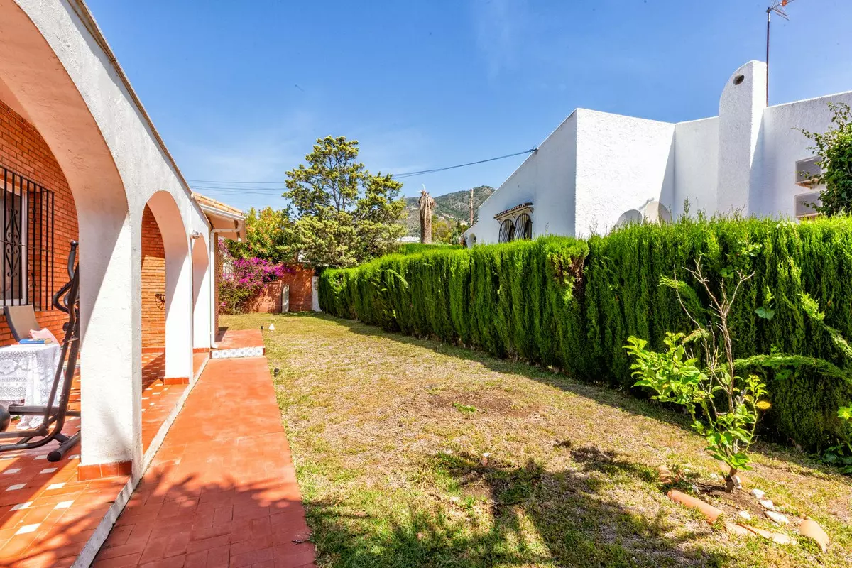 6-bedroom Villa In Mijas, Spain (279 M²)