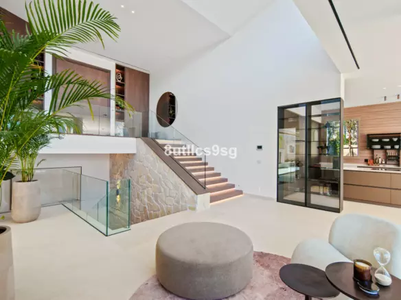 5-bedroom Villa In Marbella, Spain (986 M²)
