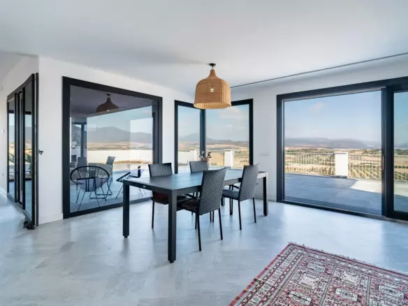 6-bedroom Villa In Coín, Spain (527 M²)