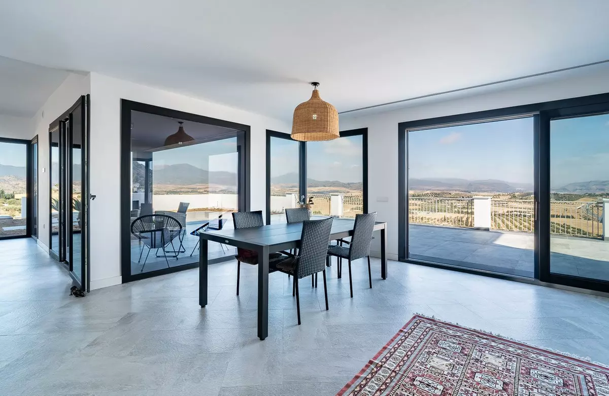 6-bedroom Villa In Coín, Spain (527 M²)