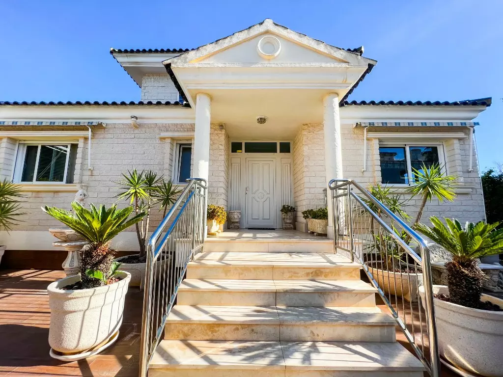 5-bedroom Villa In Torrevieja, Spain (380 M²)
