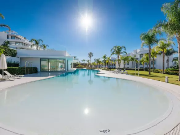 3-bedroom Apartment In Estepona, Spain (114 M²)
