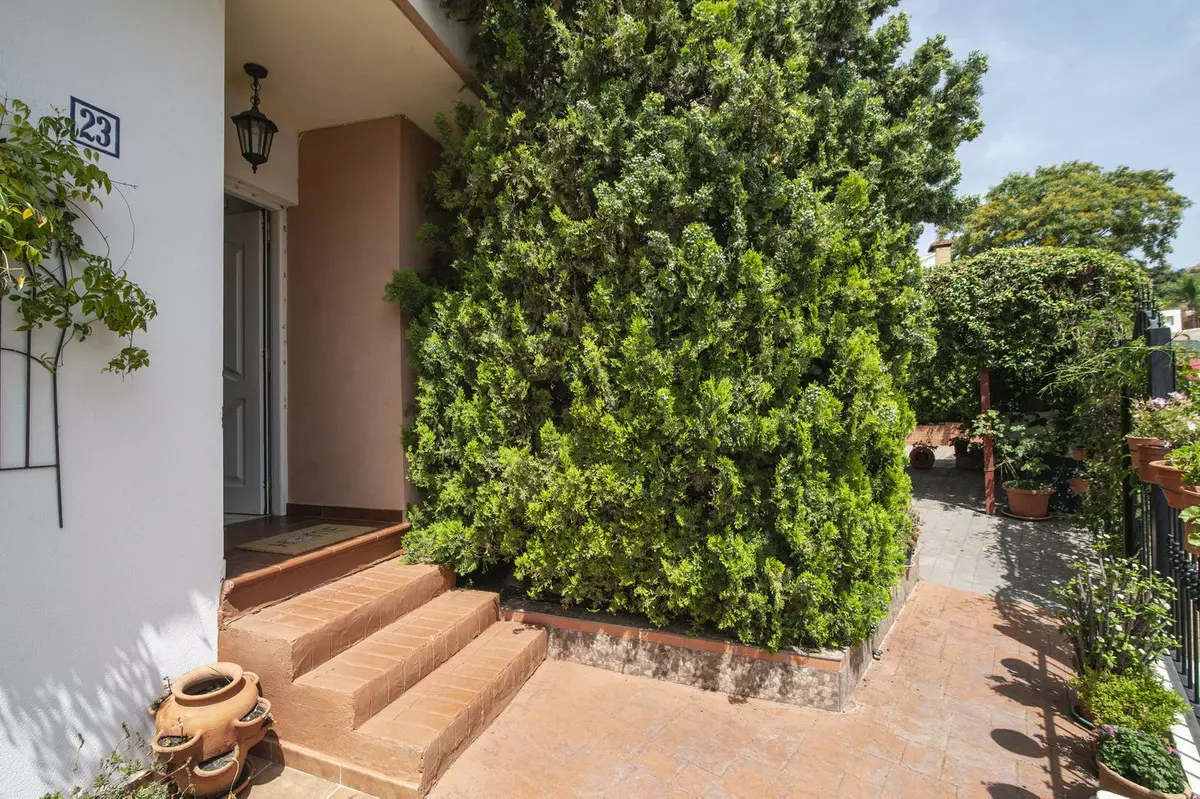 3-bedroom Villa In Estepona, Spain (202 M²)