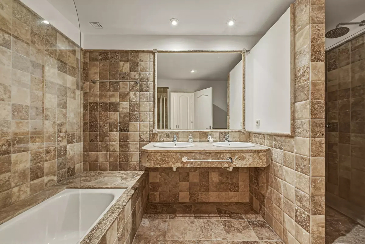 2-bedroom Apartment In Estepona, Spain (100 M²)