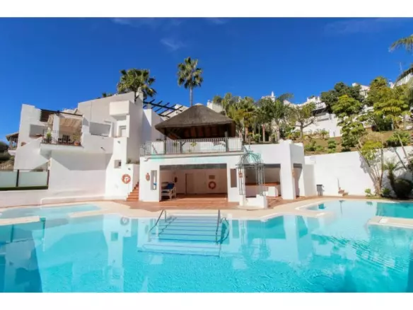 4-bedroom Villa In Istan, Spain (209 M²)