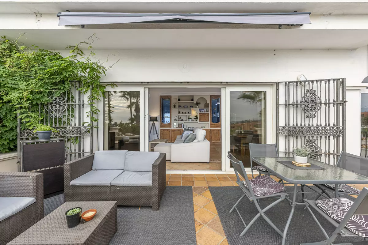 3-bedroom Villa In Estepona, Spain (287 M²)