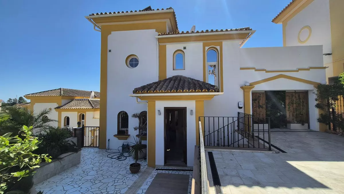 4-bedroom Villa In Mijas, Spain (185 M²)